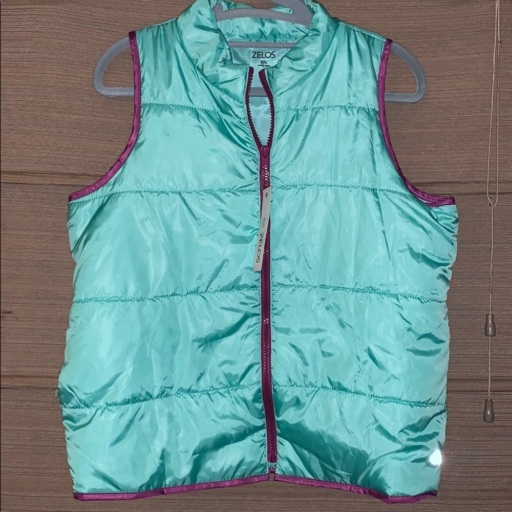 NWT!!!😍 Zelos Puffy Vest!